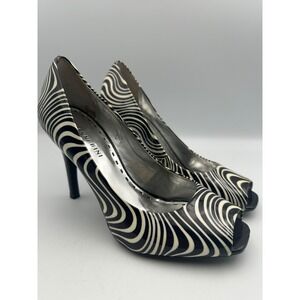 Gianni Bini Pumps Sz 7M Black White Swirl Peep Toe Heels Zebra Print Rare Design